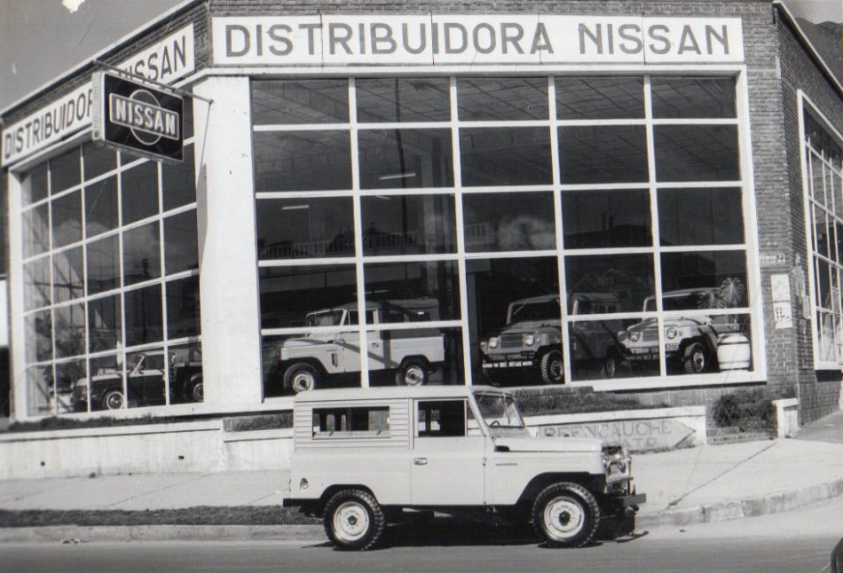 Asi se veia la fachada de Nissan en el centro de la ciudad de Bogotá