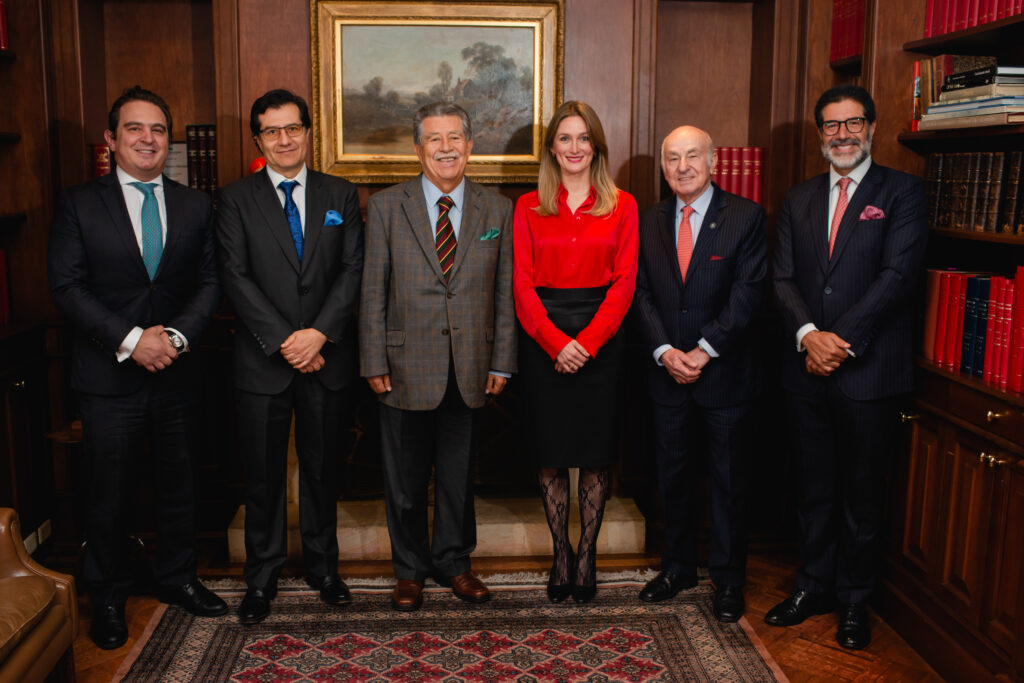 De izquierda a derecha: Álvaro Josué Yáñez, Juan Camilo Rodríguez, Sergio Rodríguez Azuero, Daniela Vergel, Álvaro Yáñez y Daniel Rodríguez.