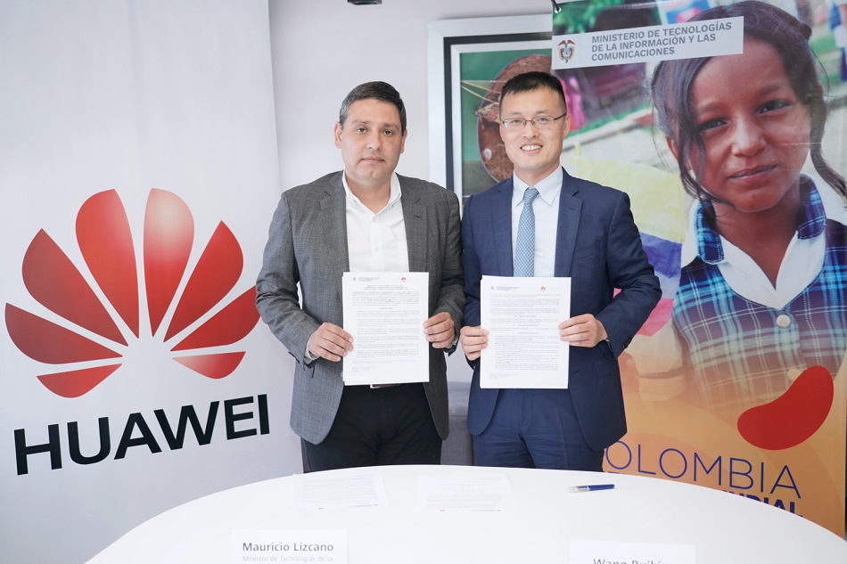 Mauricio Lizcano, MinTIC, y Ruibin Wang, CEO de Huawei Colombia